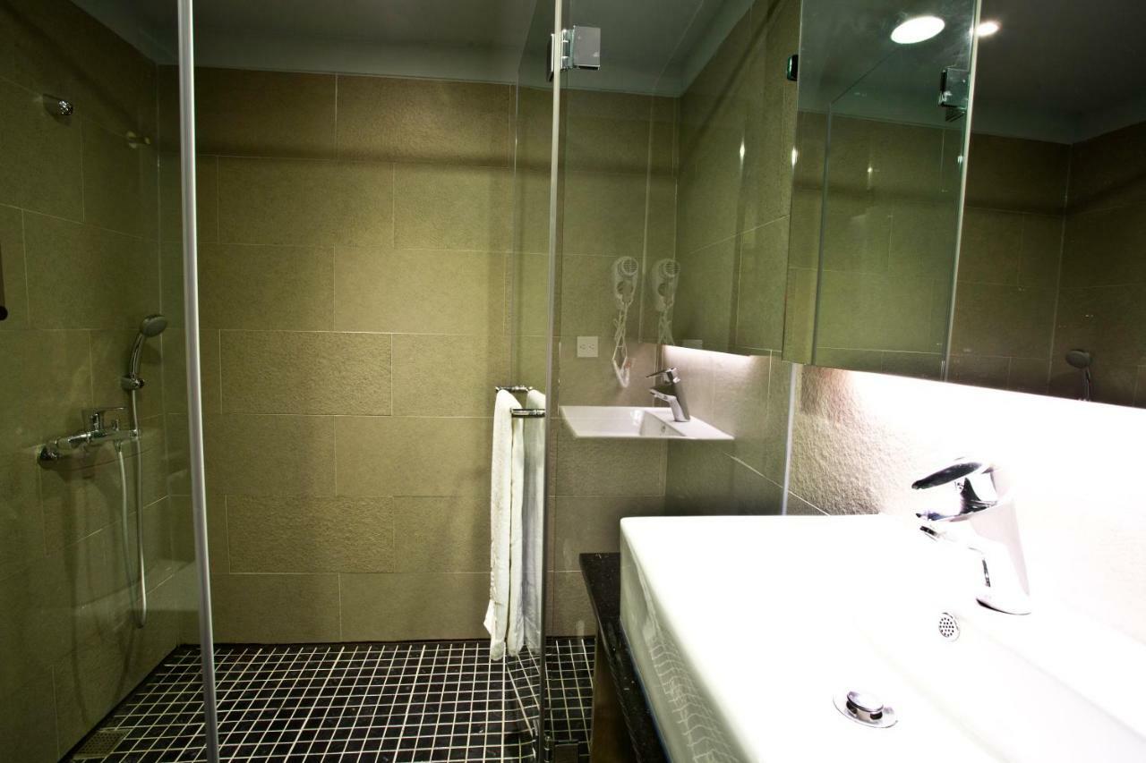 Fine Hotel Kaohsiung Bagian luar foto