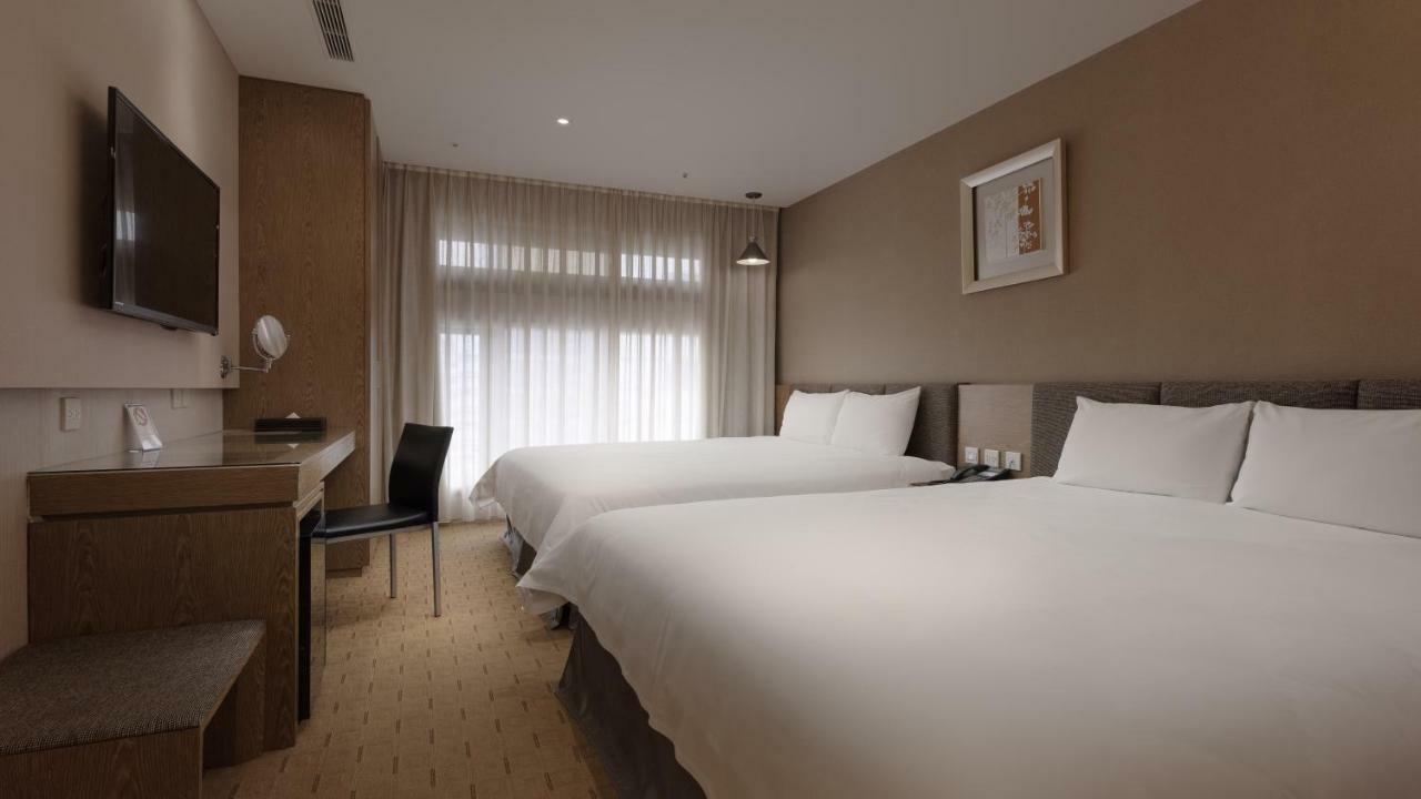 Fine Hotel Kaohsiung Bagian luar foto