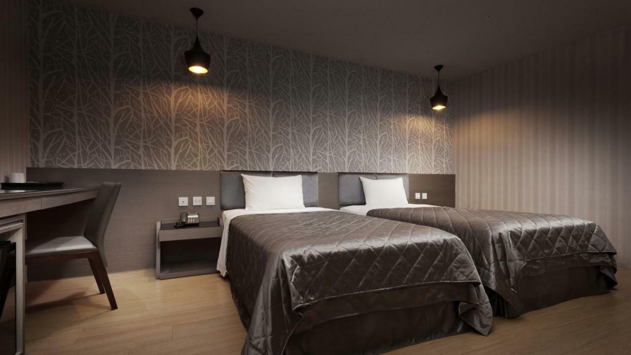 Fine Hotel Kaohsiung Bagian luar foto